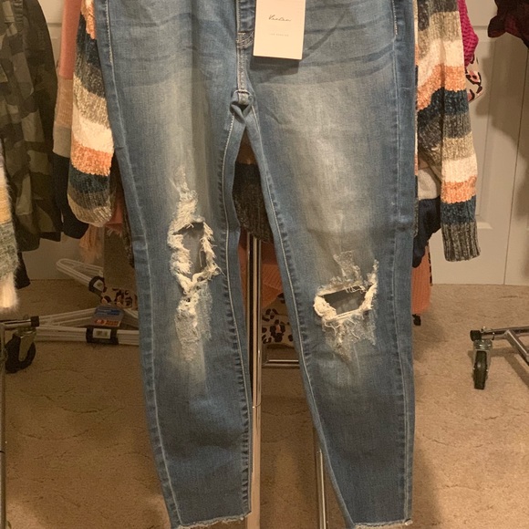 ✨LAST✨🍾Distressed Knee Kancan🍾 - Picture 8 of 8